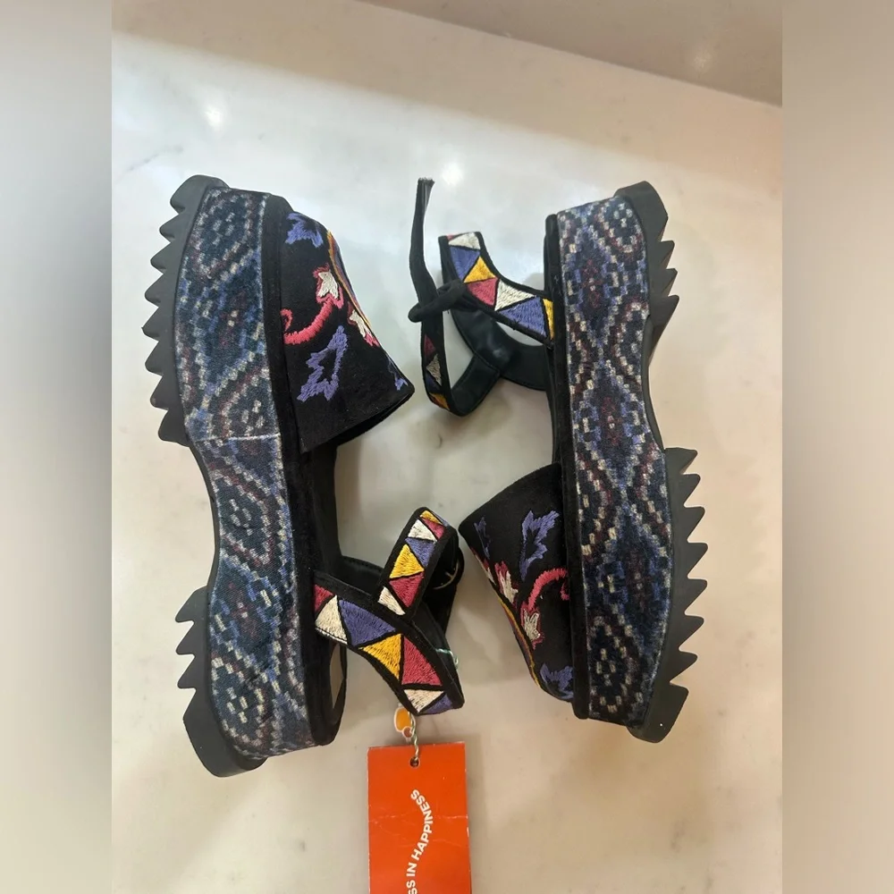 FARM Rio Black Multicolor Embroidered Sandals - Picture 10 of 10